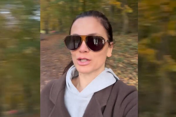 Trenutak kada prskalice u flašama šampanjca izazivaju požar u baru 