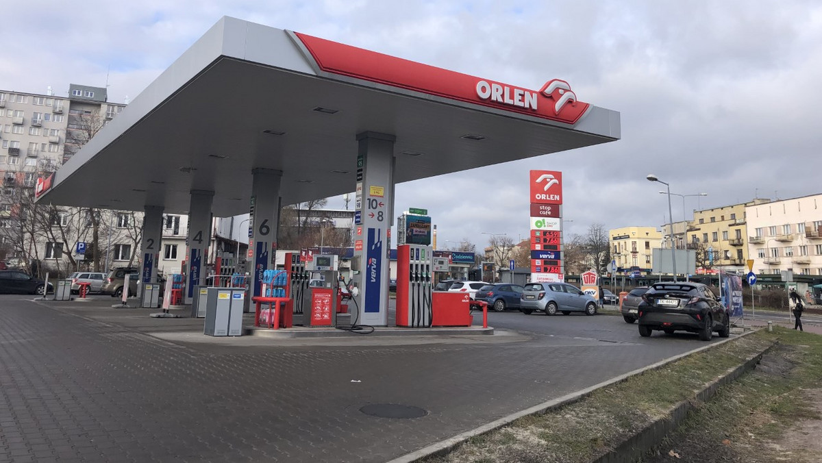 "Przez miesiące łupili nas Polaków". Kierowcy ostro w sprawie cen paliw na Orlenie