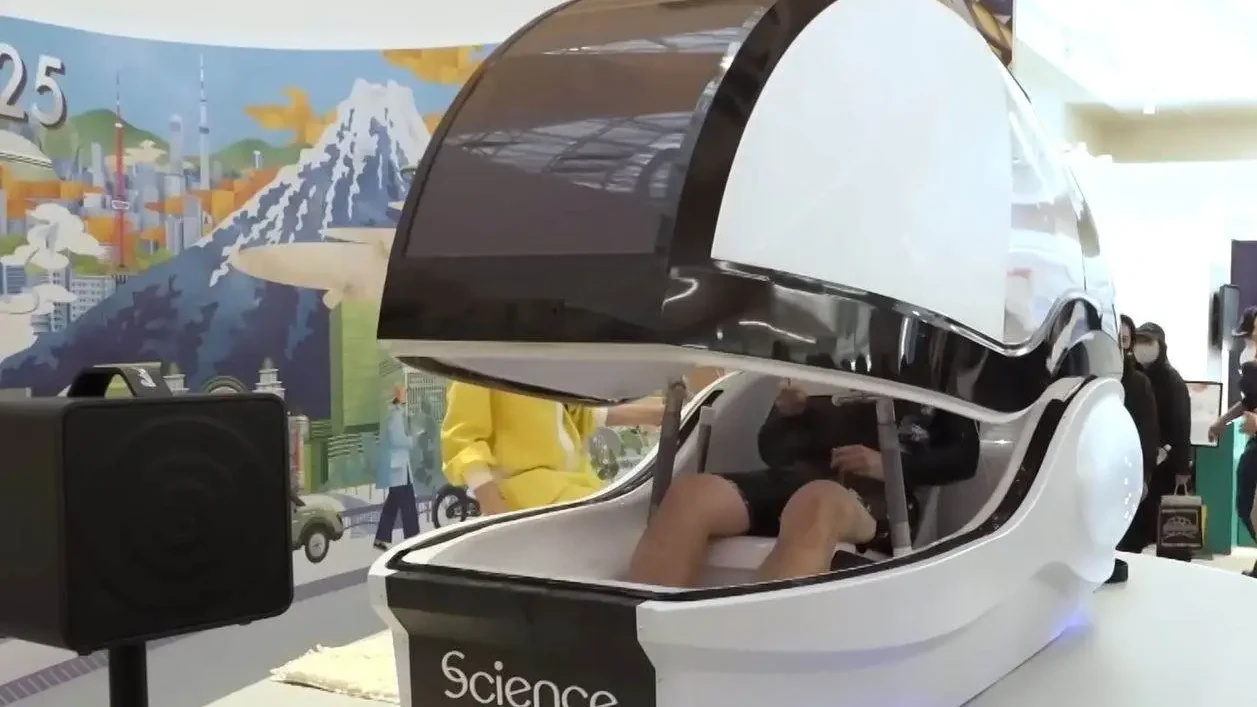 Japonsko uvádza „práčku pre ľudí“: Mirai Human Washing Machine umyje telo aj dušu. 