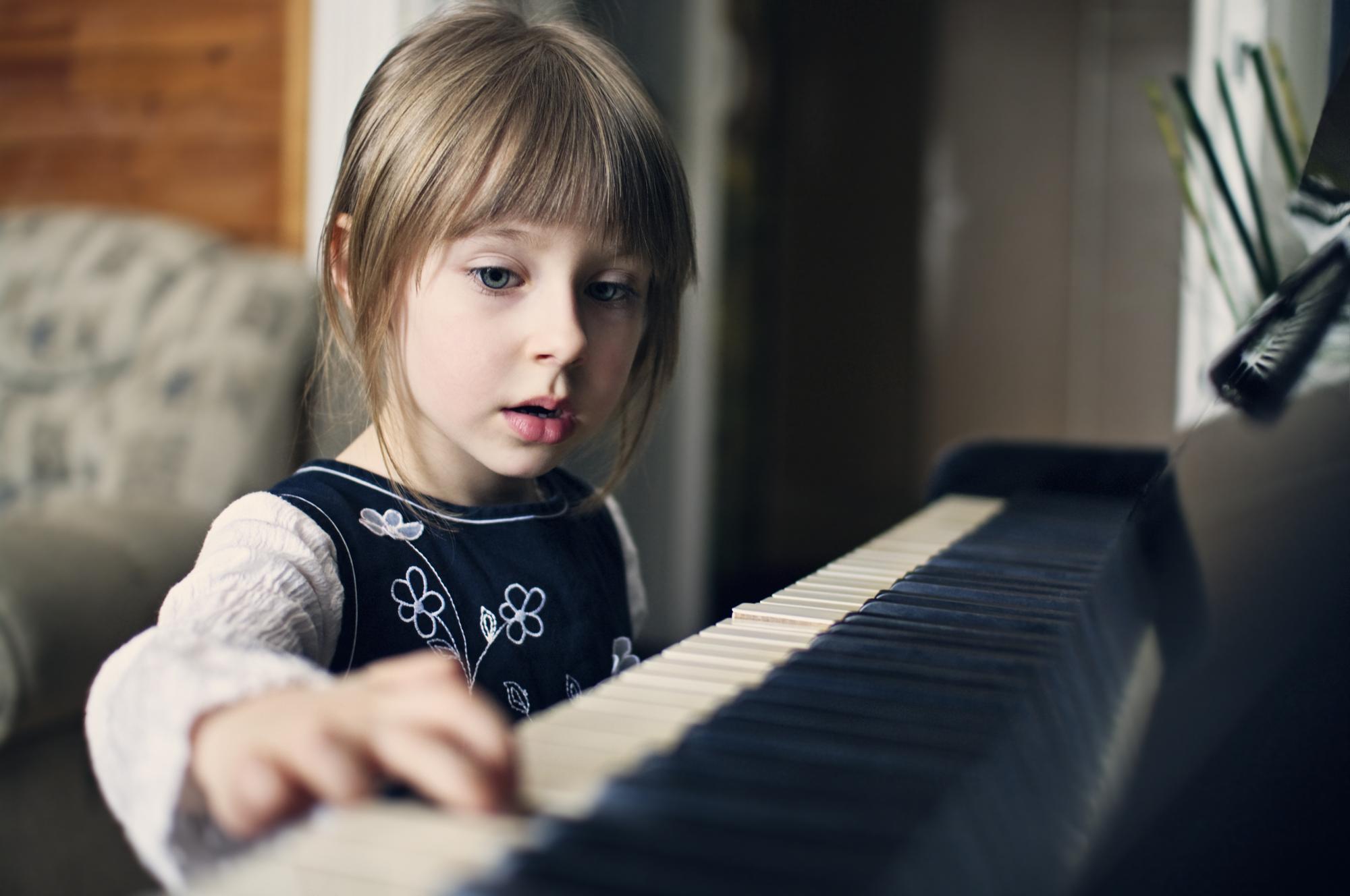 Klaviristka a pedagogička o podpore hudobného talentu: Dieťa pri hre vždy  najskôr chváľte, až potom opravujte alebo kritizujte | Najmama.sk