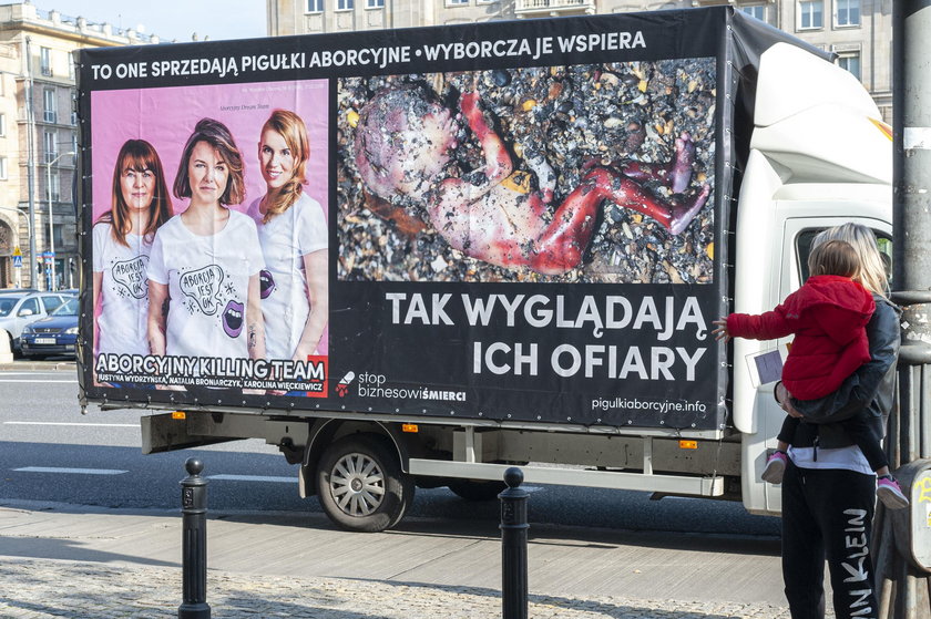 Aktywiści "Stop Bzdurom" kolejny raz zablokowali ciężarówkę