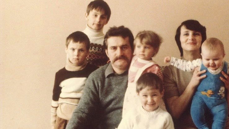 Lech Wałęsa z żoną i dziećmi