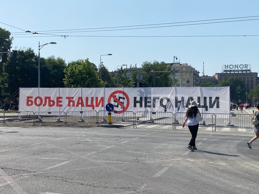 Studenti transparent Pionirski park