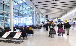 Zakaz lotów z Wielkiej Brytanii do 6 stycznia. Przepisy wchodzą w życie jutro