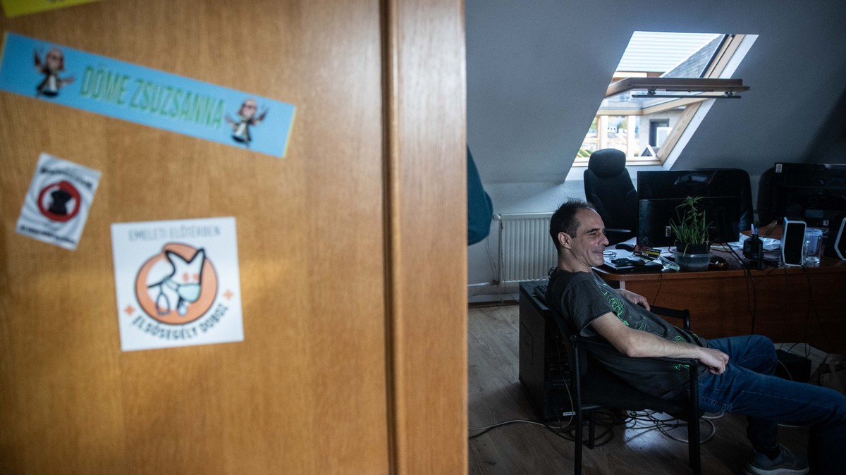 Humoristát küld a köztévés vitára a Kutyapárt