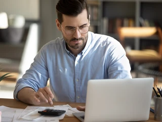 Jeśli chcesz szybciej otrzymać zwrot podatku z urzędu skarbowego, rozlicz się online. W tym roku termin na rozliczenie się z fiskusem za 2022 r. mija 2 maja 2023.