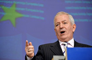 KE bierze się za fundusze hedgingowe