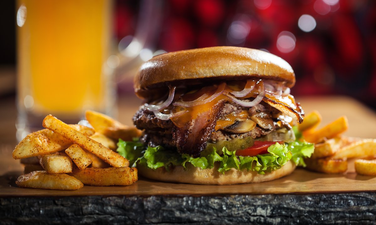 Kanapka w "wypasionej" wersji wraca do Burger Kinga. Kupisz ją tylko w Tłusty Czwartek