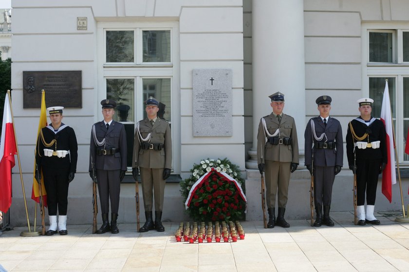 Usuną smoleńskie tablice w Warszawie? Tego chce... Kancelaria Prezydenta!