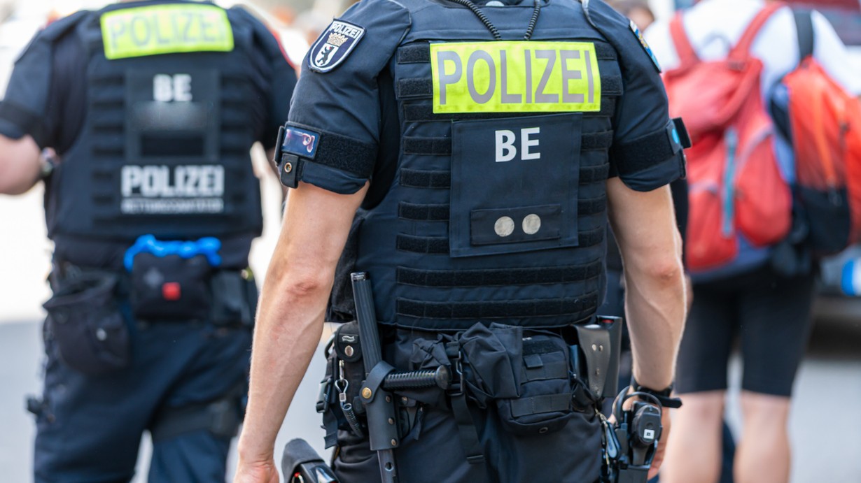 Nemecká polícia zadržala ďalšie dve osoby pre požiar stanice Starlink v Poľsku. (ilustračné foto)