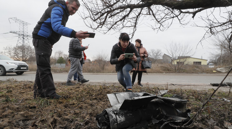 Oroszország nagy erőkkel bombázza Kijevet /Fotó: MTI/EPA/SERGEY DOLZHENKO