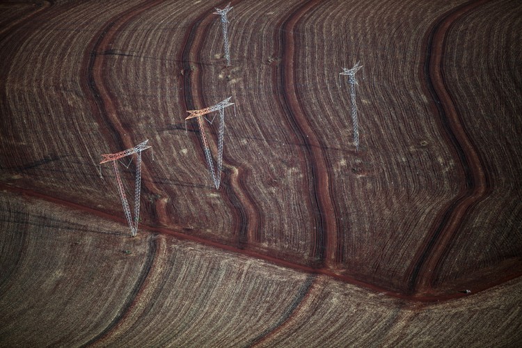 Linie energetyczne w Foz do Iguacu w Brazylii. Autor: Dado Galdieri, Kategoria: 'Globalny krajobraz 2012'