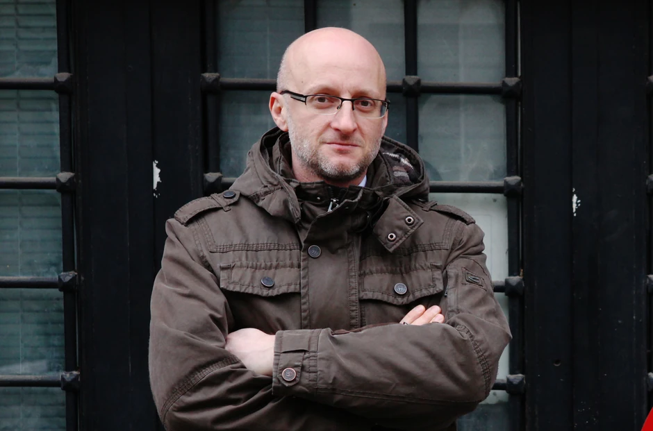 Nemanja Nenadić kaže da se novac iz budžeta dobija na osnovu osvojenog broja glasova, a ne osvojenog broja mandata