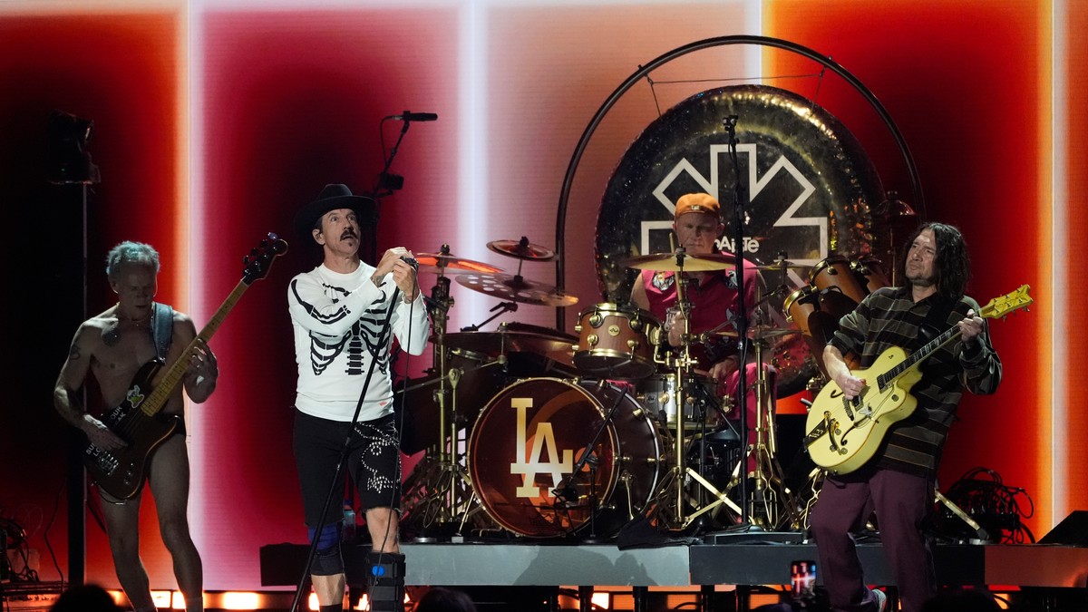  Red Hot Chili Peppers