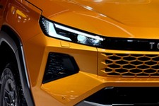 Nowa Toyota wjeżdża do Polski. Ma 196 KM. Gwarancja na 1 milion km