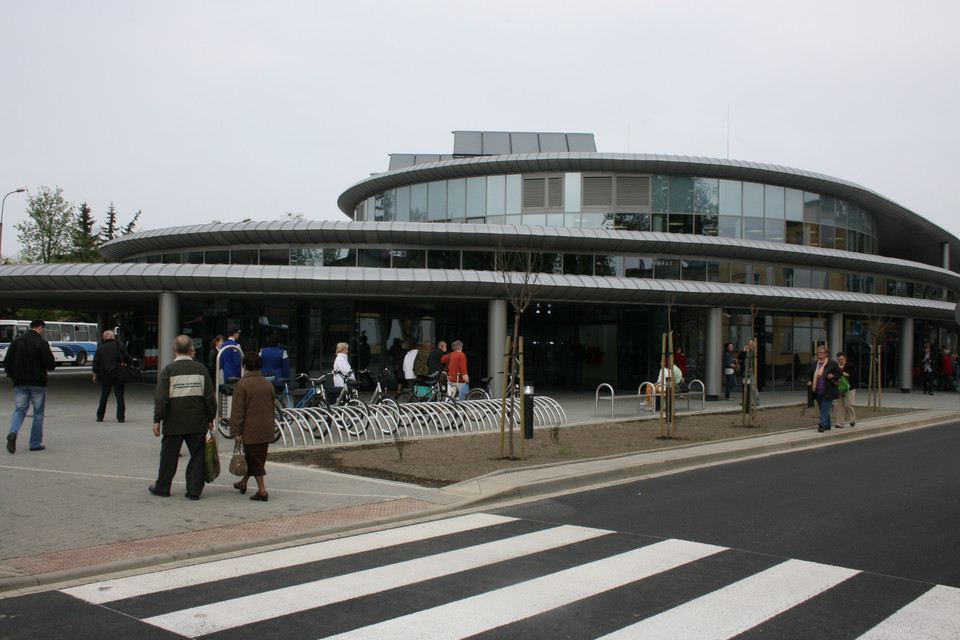 Nowoczesny dworzec autobusowy otworzono w Tarnowskich Górach