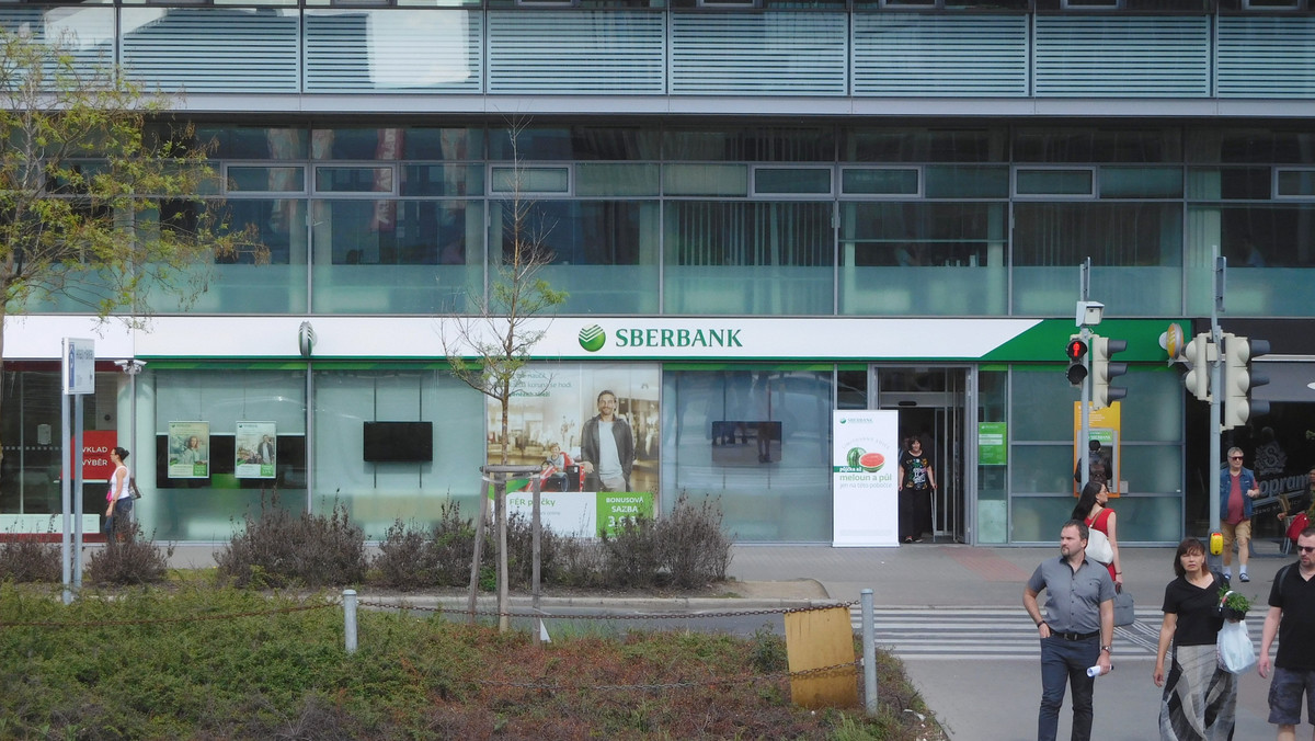 Sbierbank sprzedał swoją austriacką spółkę zależną Sber Vermögensverwaltungs AG. Bank sprzedał 100 proc. udziałów, na co dostał zgodę władz regulacyjnych w Austrii.