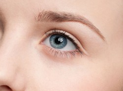 Nitkowanie - najlepsza metoda na usuwanie zbędnego owłosienia twarzy