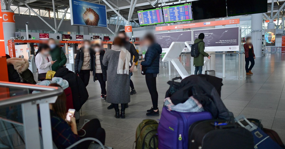 Lotnisko Chopina ostrzega pasażerów. W środę duże utrudnienia