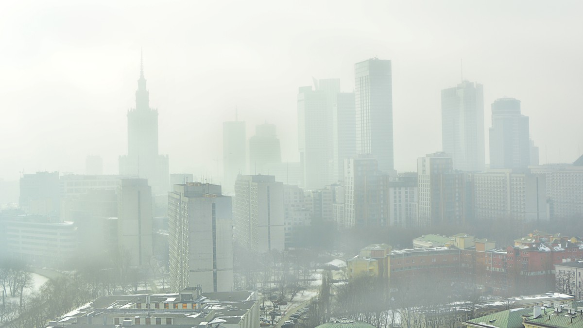 Soon, the Chief Statistical Office (GUS) is going to publish an official report on pollutions in Poland in 2020. The available relevant data pertain mainly to 2018. Despite its very liberal norms, for a long time Poland has been a red beacon on the map of air quality in the European Union. We have asked experts about the nature of smog, if it really is lethal and how to tackle the problem.