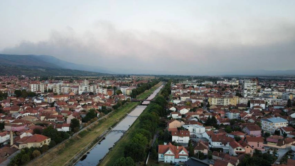 Dim od požara sa Stare planine nadvio se iznad Pirota (Foto: Milan Nanić)