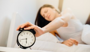 Većina snova se dešava tokom REM faze sna, koja čini 20 do 25 odsto ukupnog vremena spavanja