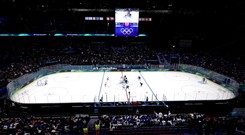 Skandal na igrzyskach olimpijskich. Rosyjska flaga na meczu USA - Czechy