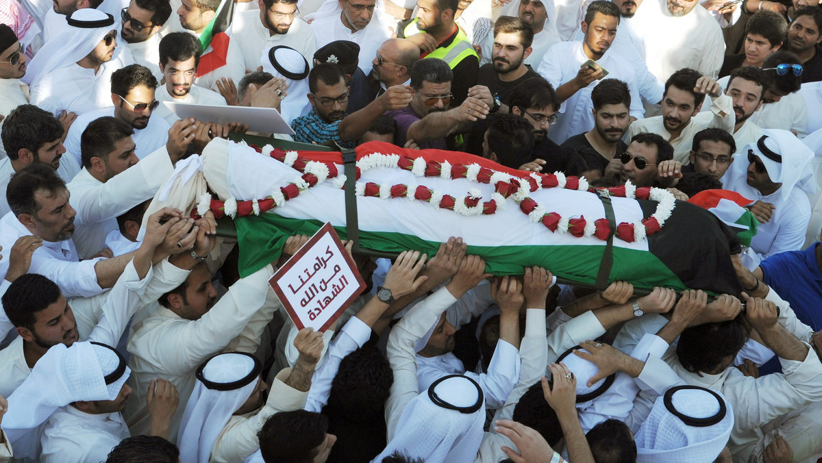 Piątkowego zamachu na szyicki meczet w Kuwejcie, w którym śmierć poniosło 26 osób, a 227 zostało rannych, dokonał obywatel Arabii Saudyjskiej - poinformowało kuwejckie ministerstwo spraw wewnętrznych.