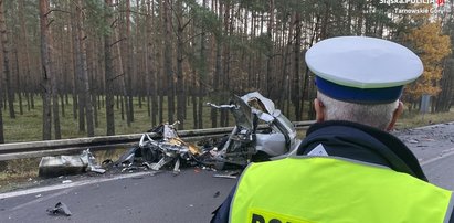 Śmiertelny wypadek w Tworogu. Auto dosłownie się rozpadło!