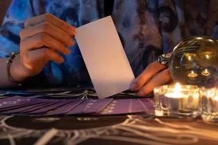 Kreml poluje na czarownice i nawet wróżka stanie się terrorystką