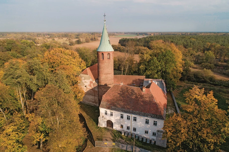 Zamek w Karłowicach  rodzina Gniot wystawiła na sprzedaż, kiedy nie powiodły się plany jego zagospodarowania. Kosztuje 3 mln zł, choć wycena jest dwukrotnie wyższa. Inwestor chce tylko odzyskać zainwestowane środki
