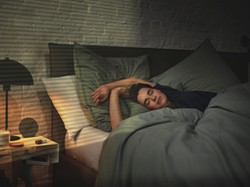 Niewyspany, bo nieszczęśliwy, czy odwrotnie? Zbadano, jak (nie) śpią Polacy...