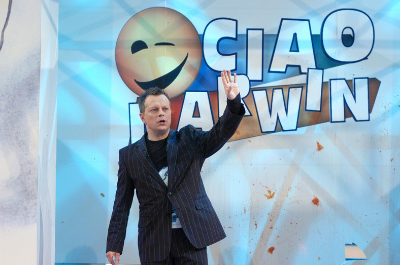 Piotr Szwedes jako prowadzący "Ciao Darwin:, 2005 r.