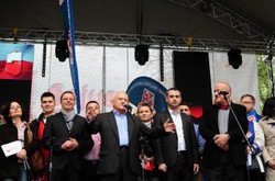 Sufler podpowiadał Millerowi. Twitter pęka ze śmiechu