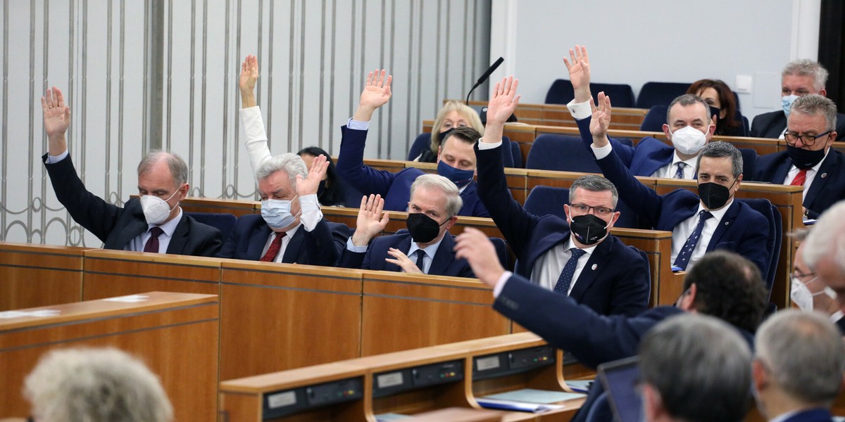 Posiedzenie Senatu. 16.02.2022 r. Senat poparł poprawki do nowelizacji ustawy o podatku dochodowym od osób fizycznych.