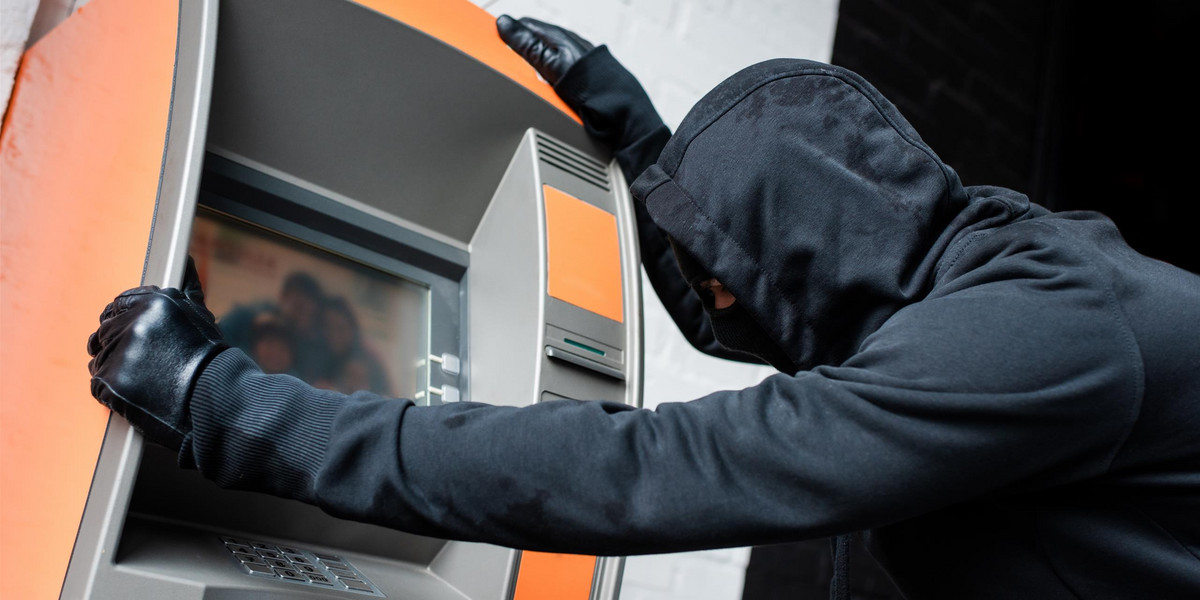 We Wrocławiu przestępcy wysadzili bankomat. Zdjęcie ilustracyjne.
