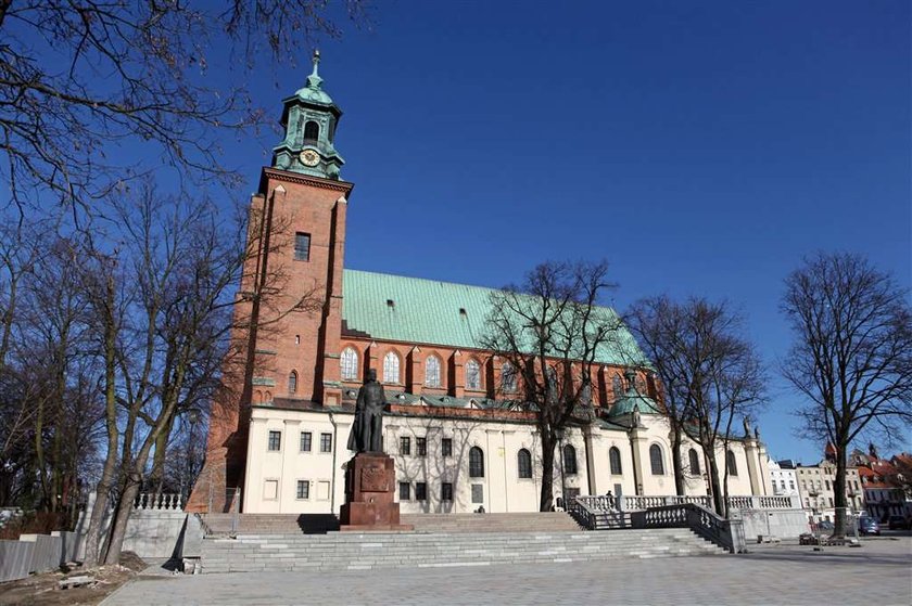 Pierścień prymasa przetopiony! Złodzieje za brylanty dostali...