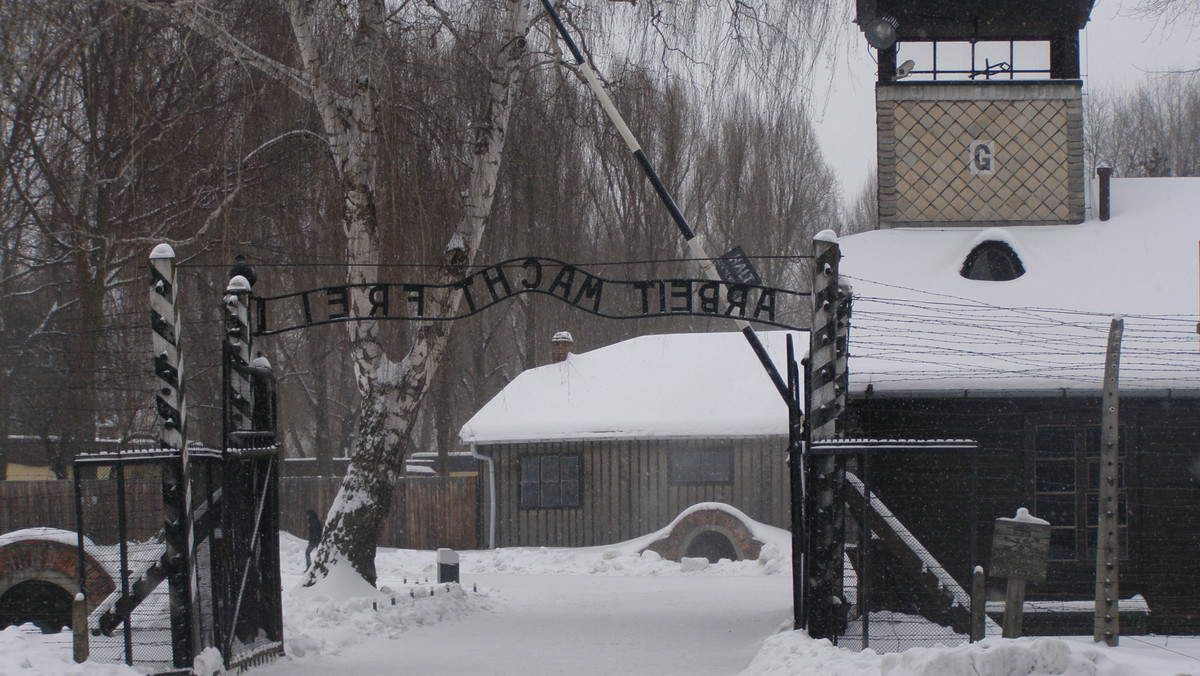 Niemcy przekażą 60 mln euro Fundacji Auschwitz-Birkenau. W poniedziałek w Ambasadzie Niemiec w Warszawie porozumienie dotyczące dotacji podpisał prezes zarządu Fundacji, dyrektor Państwowego Muzeum Auschwitz-Birkenau Piotr Cywiński.