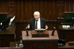Kaczyński: Kwestia relokacji migrantów musi być przedmiotem referendum