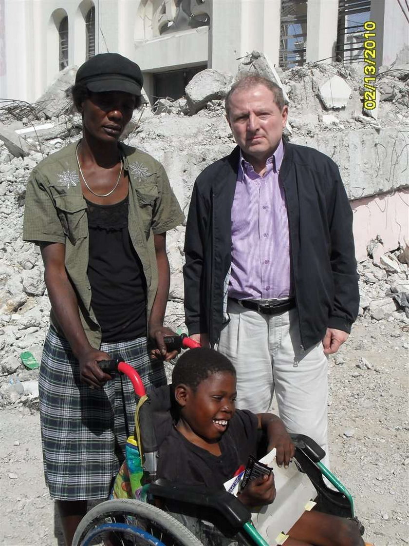 Poseł Iwiński - tak pomagał na Haiti