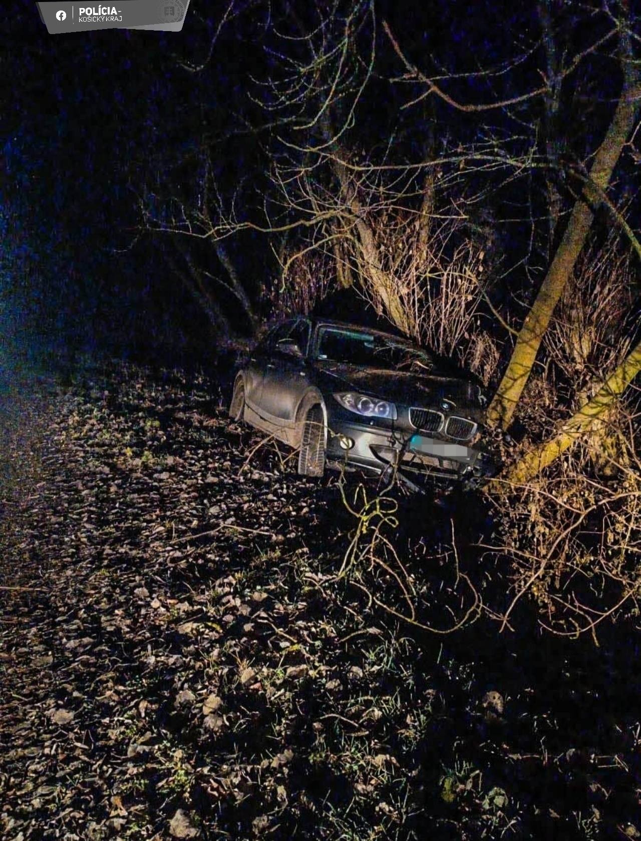 Našťastie sa účastníci nehody tentokrát zaobišli bez zranení.