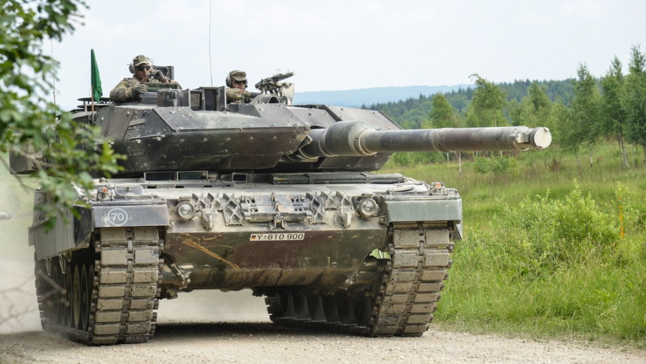 Niemiecki czołg Leopard podczas manewrów NATO w Niemczech w 2018 r.