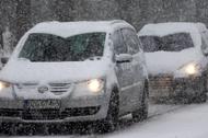 trudne warunki drogowe śnieg zima samochody