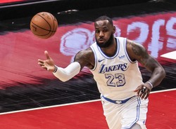 LeBron James bije Lukę Doncica. Miliony dolarów w grze