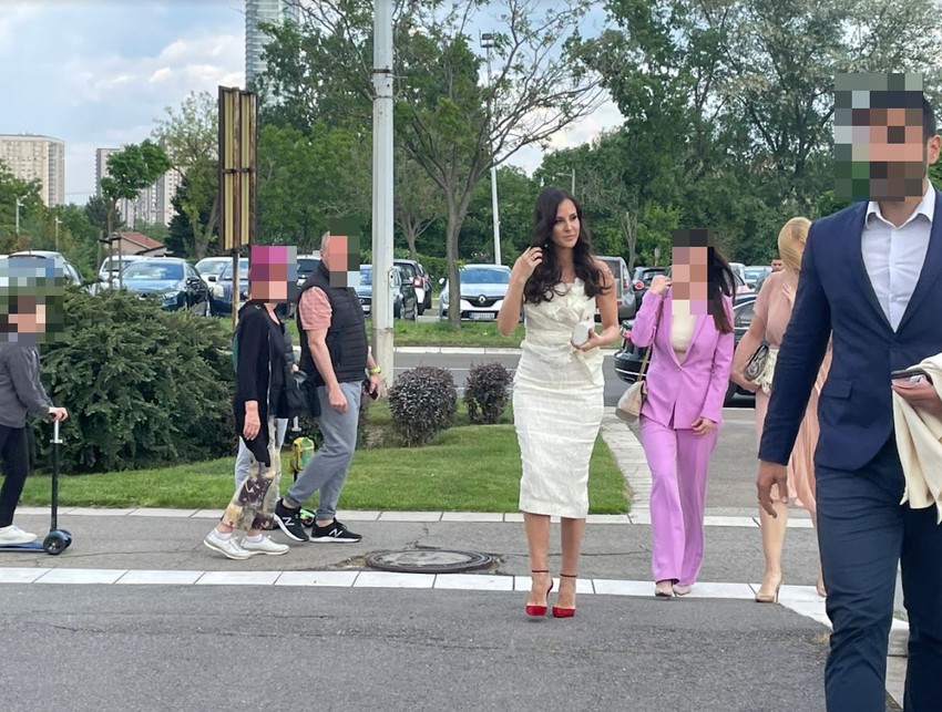 Tamara Vučić na modnoj reviji u belom