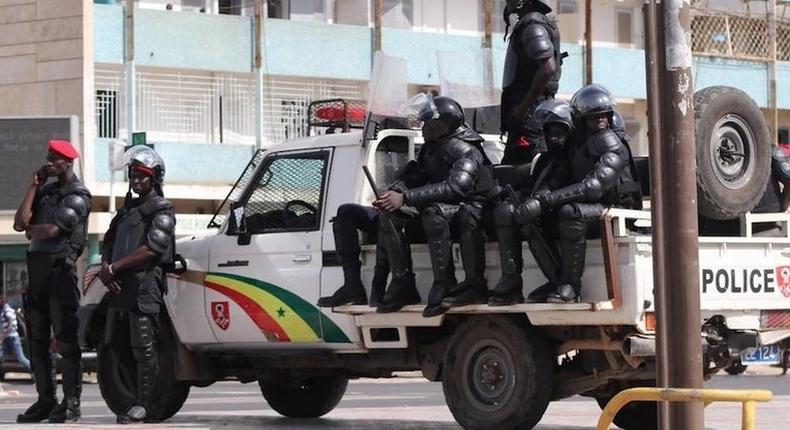 Police sénégalaise.