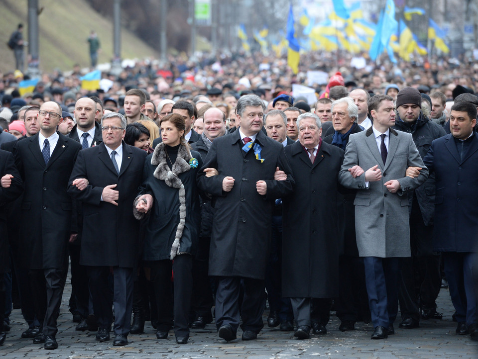 UKRAINA KIJÓW PREZYDENT KOMOROWSKI ROCZNICA MAJDANU (Arsenij Jaceniuk, Petro Poroszenko, Bronisław Komorowski, Joachim Gauck)