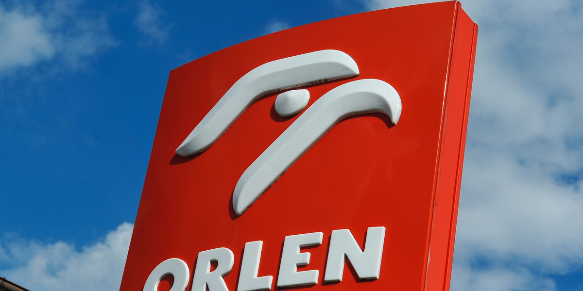 Akcje PKN Orlen tanieją o ponad 10 proc. w piątek 6 grudnia, po tym jak koncern ogłosił chęć przejęcia Energi za 2,9 miliarda złotych