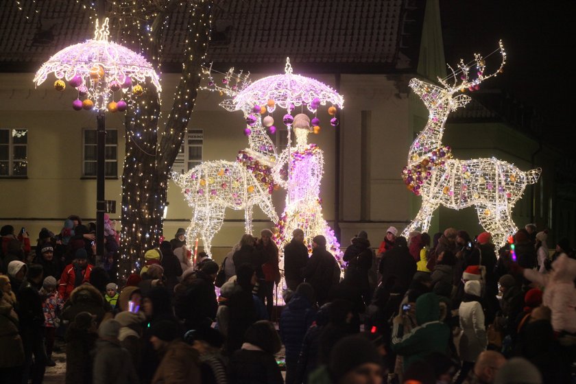 Świąteczna iluminacja rozbłyśnie w Warszawie 6 grudnia