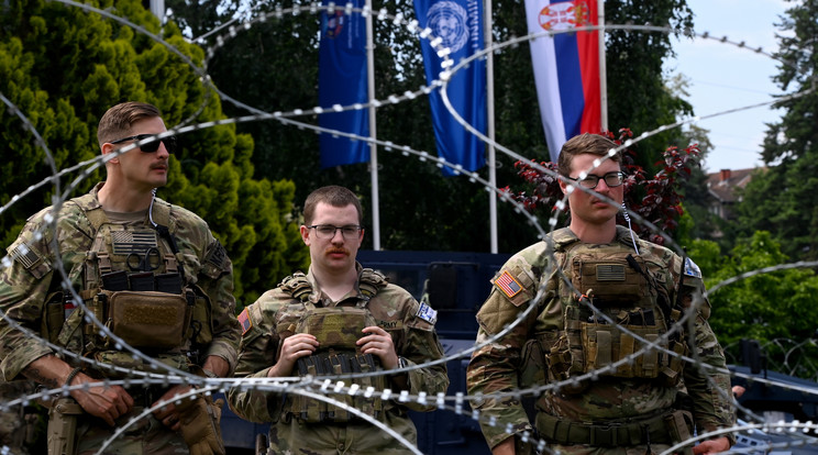 A szerbek em akarnak háborút / Fotó: MTI/EPA/Georgi Licovszki